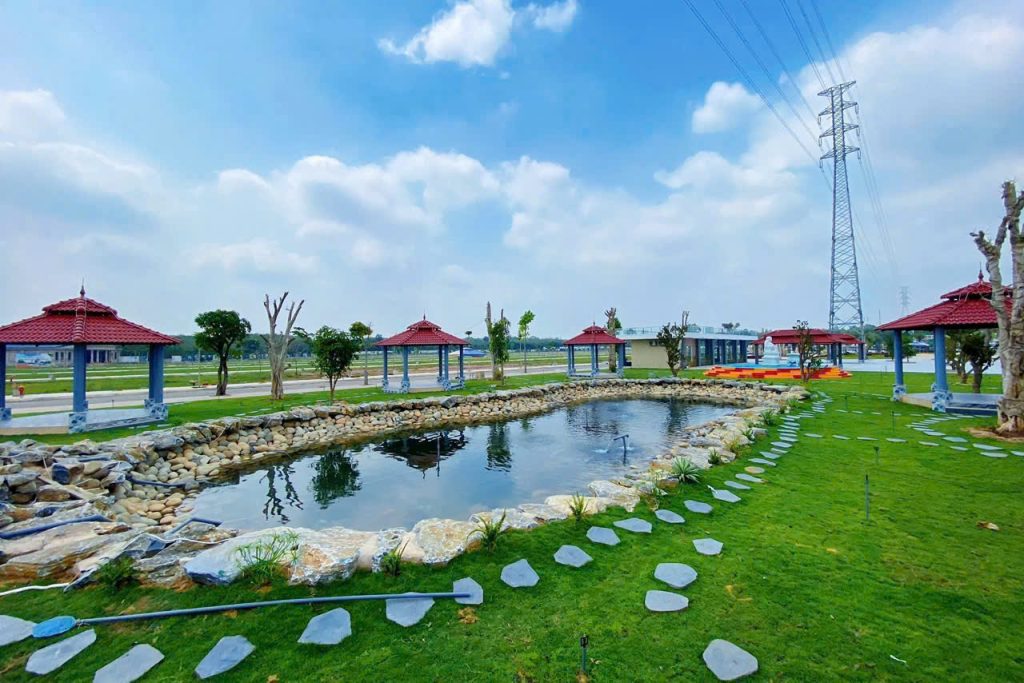 Tiện ích All-In-One trong Alana City: công viên, trường học, hồ cá Koi thư giãn.